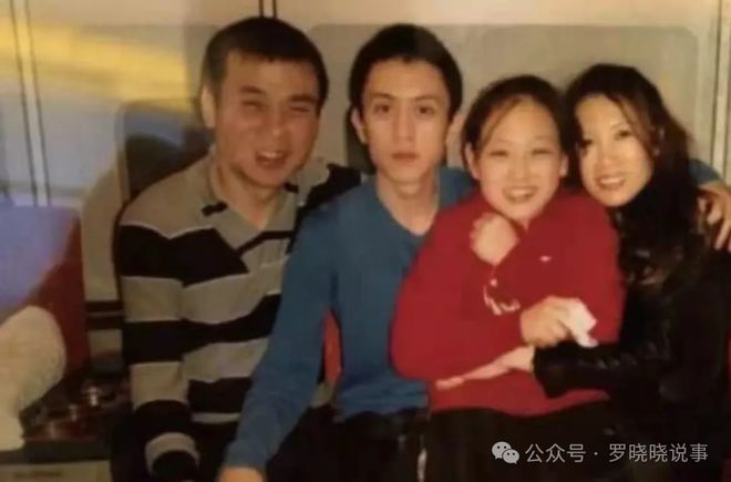 私人飞机随时开神秘富二代秦奋是什么来头？PG麻将胡了试玩平台千万豪车随便撞36亿(图3)