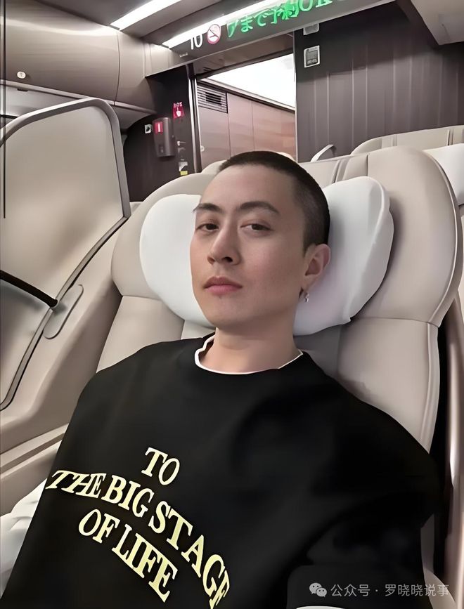 私人飞机随时开神秘富二代秦奋是什么来头？PG麻将胡了试玩平台千万豪车随便撞36亿(图5)