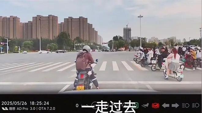 续：女司机气到流产公布完整行车记录仪麻将胡了app河北女司机与骑手冲突后(图12)