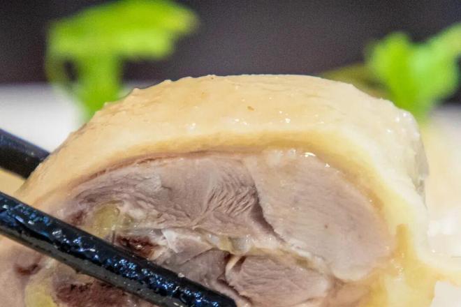 白切鸡？ “鸡有鸡味”追求食物的本味PG麻将胡了广东广西人为什么喜欢吃(图2)