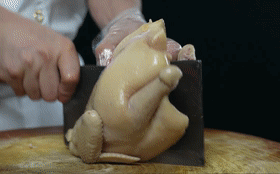 白切鸡？ “鸡有鸡味”追求食物的本味PG麻将胡了广东广西人为什么喜欢吃(图3)